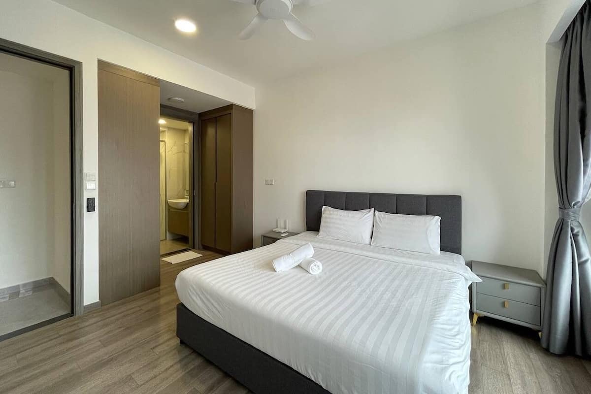 3 bedrooms, desk, laptop workspace, iron/ironing board