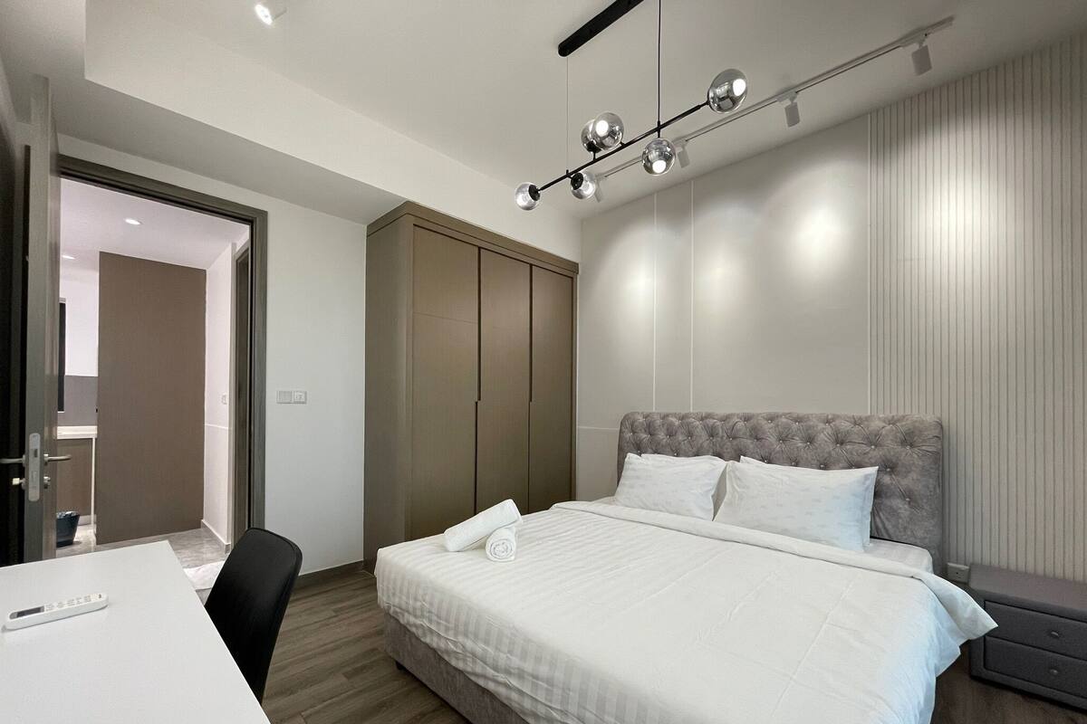 Individually furnished, iron/ironing board, rollaway beds, free WiFi