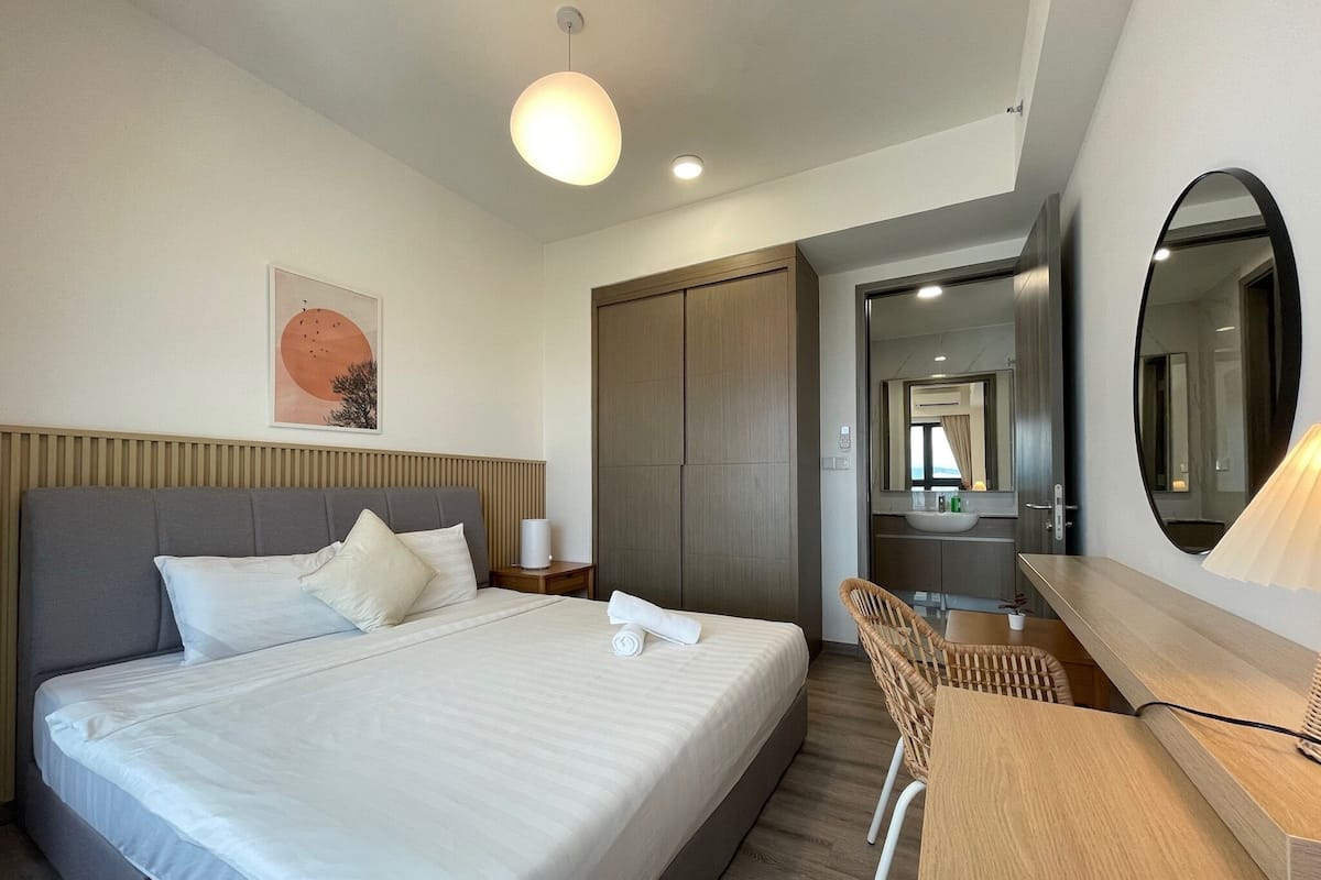 3 bedrooms, laptop workspace, iron/ironing board, free WiFi