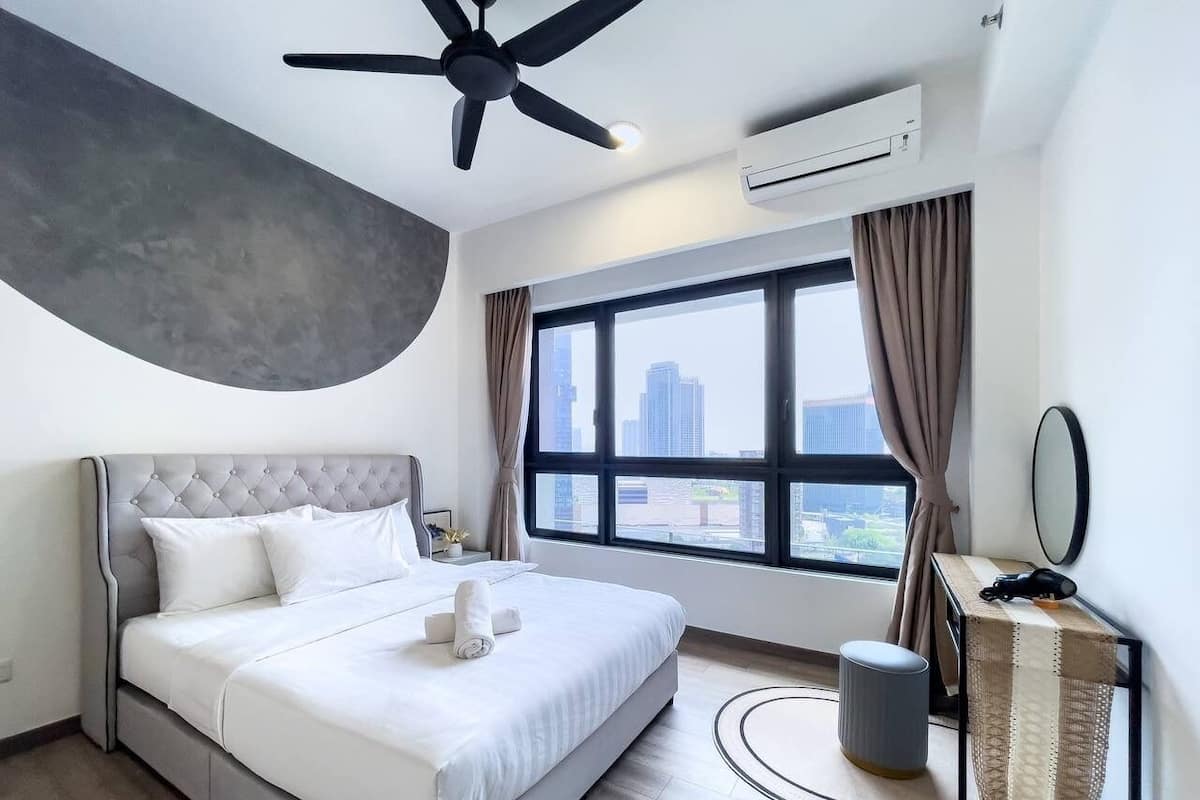 3 bedrooms, desk, laptop workspace, iron/ironing board