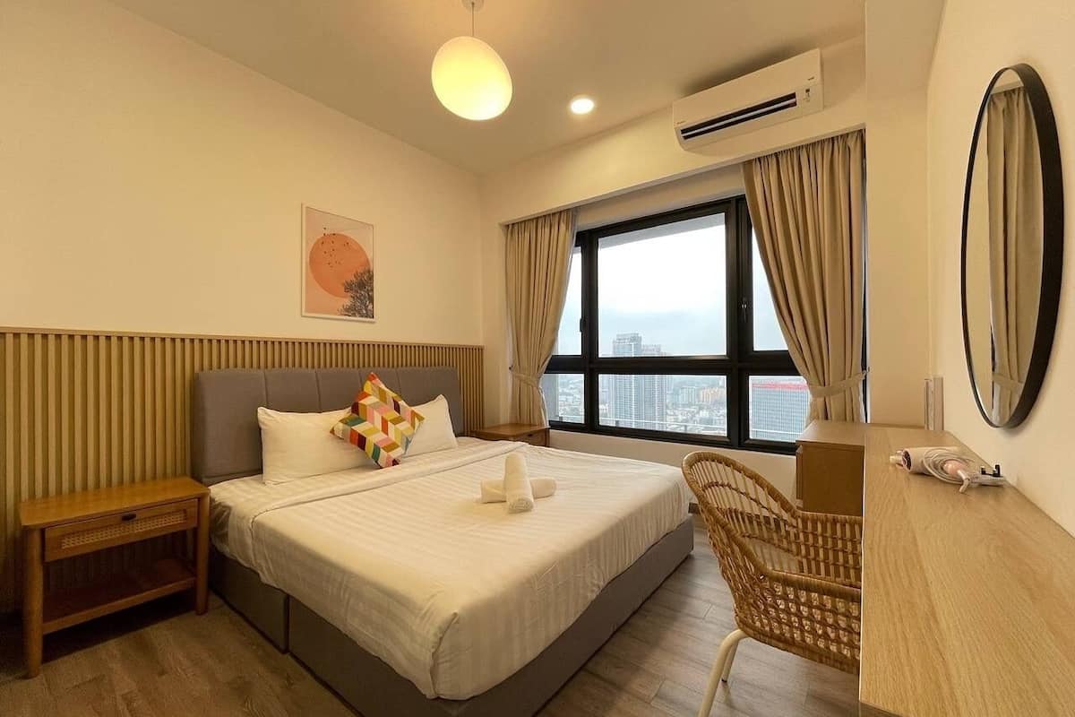 3 bedrooms, desk, laptop workspace, iron/ironing board