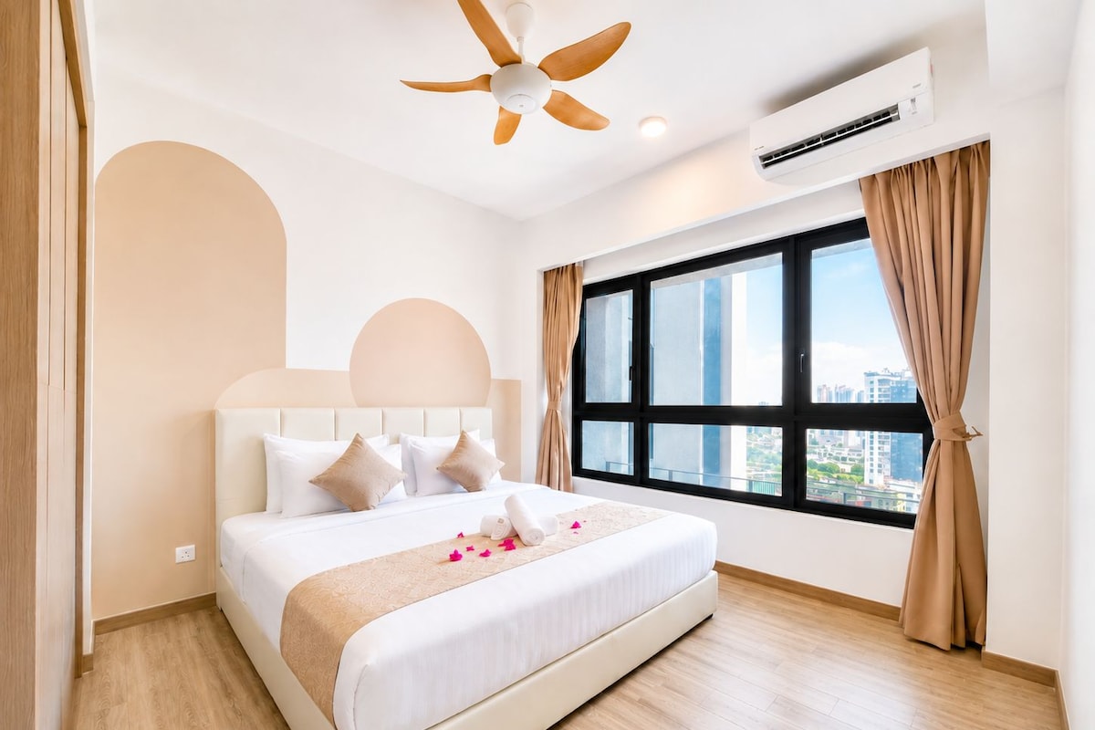 Senior Apartment | Desk, laptop workspace, iron/ironing board, free WiFi