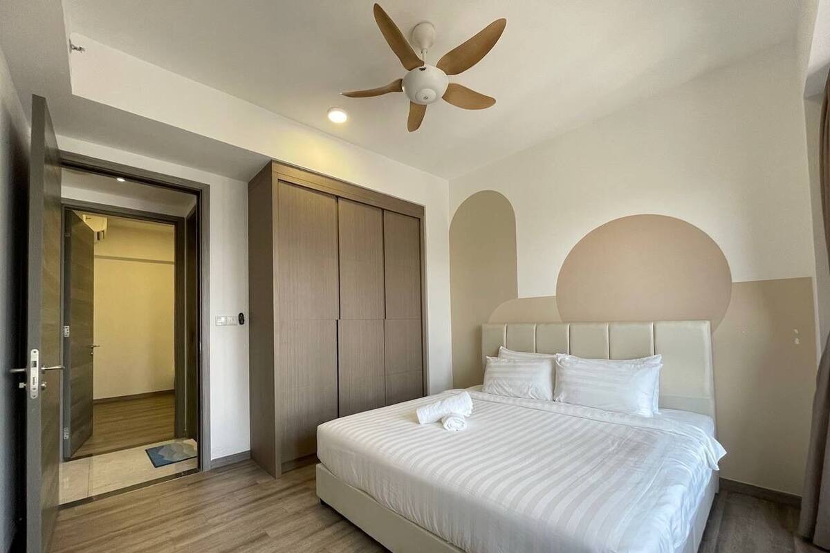 3 bedrooms, desk, laptop workspace, iron/ironing board