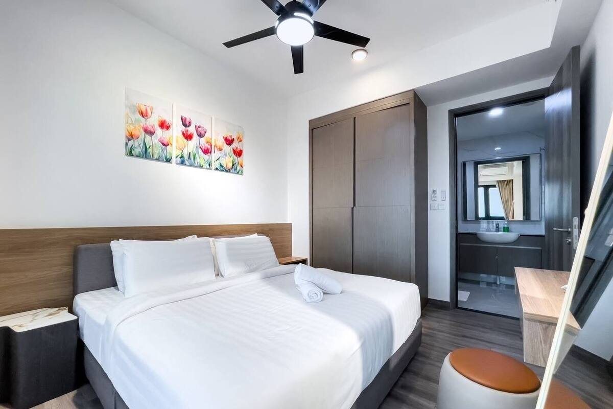 3 bedrooms, desk, laptop workspace, iron/ironing board