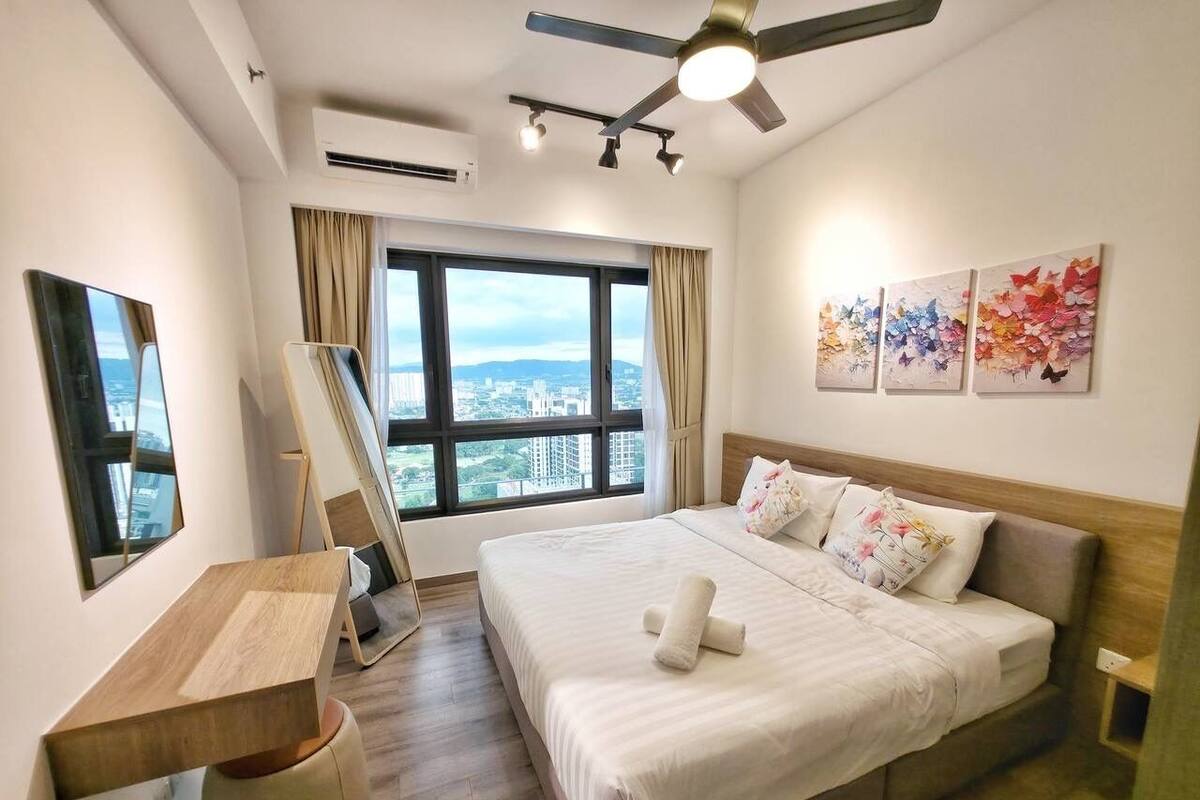 Executive Room | 3 bedrooms, individually furnished, desk, laptop workspace
