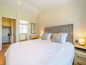 2 bedrooms, free WiFi, bed sheets - 2 bedroom accommodation in Stratford-Upon-Avon (Stratford-Upon-Avon)