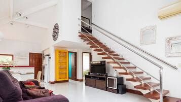 Deluxe Villa | Living area