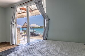 Premium bedding, down comforters, pillowtop beds, in-room safe - Fragata Island (Rosario Islands)