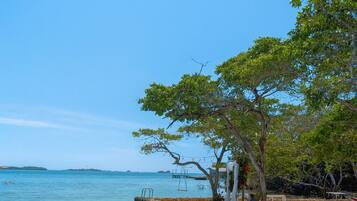 Plage privée, sable blanc, bar de plage