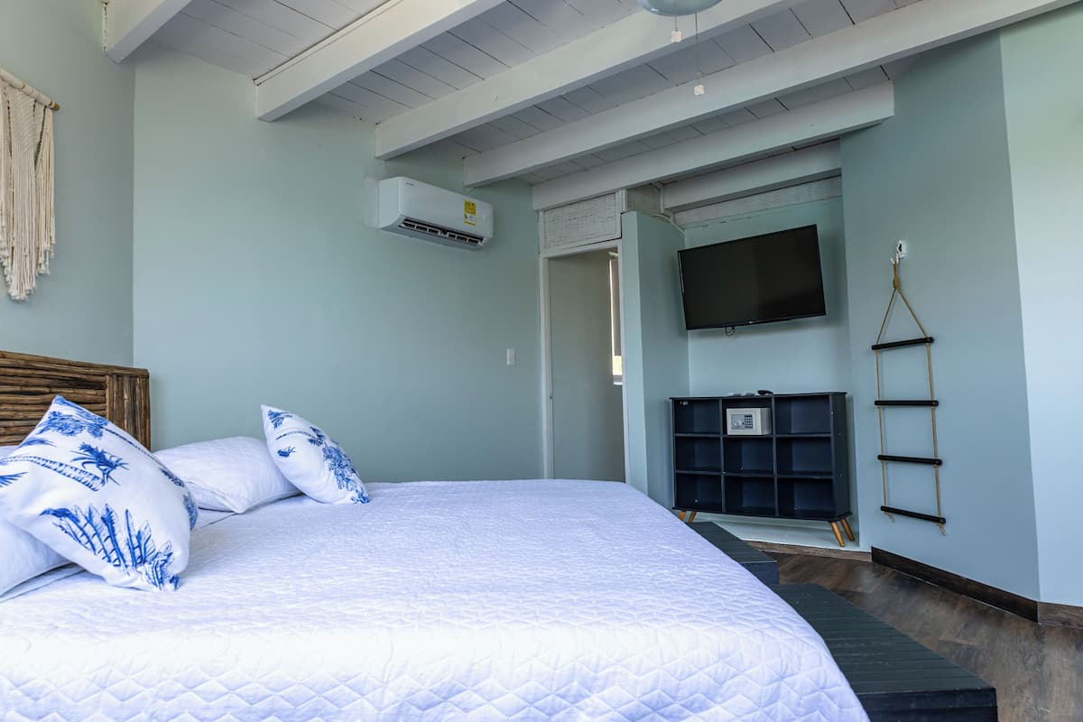 Classic Triple Room, Ocean View | 1 bedroom, premium bedding, down duvets, pillow-top beds