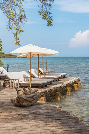 Sundeck - Fragata Island (Rosario Islands)