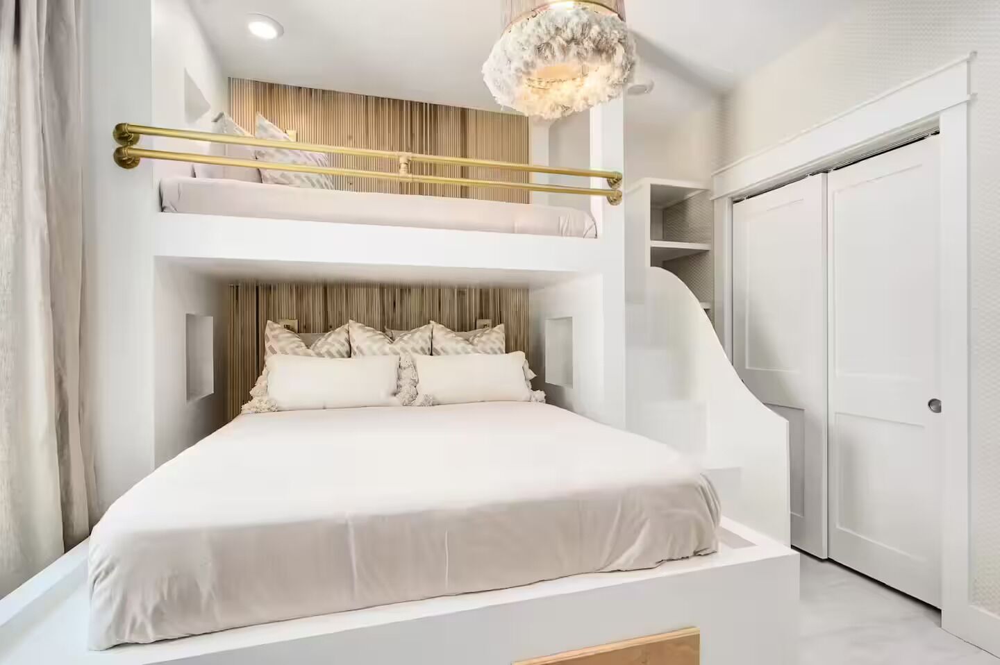 2 bedrooms, iron/ironing board, travel cot, free WiFi