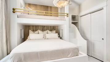 2 bedrooms, iron/ironing board, travel cot, free WiFi