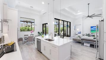 House, Multiple Beds (Modern Home with pool and steps to be) | Private kitchen