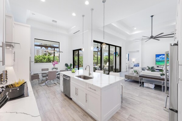 House, Multiple Beds (Modern Home with pool and steps to be) | Private kitchen - Modern Home With Pool and Steps to Beach, Food and fun (Marco Island)