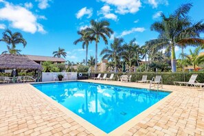 Apartment, 2 Queen-Betten (Cozy condo with pool, grills and clos) | Pool