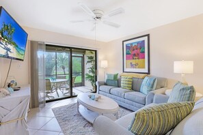 Condo, 2 Queen Beds (Cozy condo with pool, grills and clos) | Living area