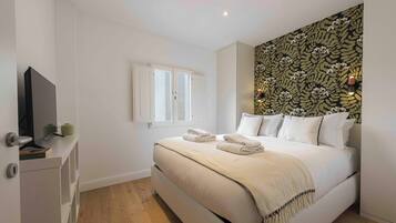 Deluxe Apartment | 1 bedroom, iron/ironing board, free WiFi