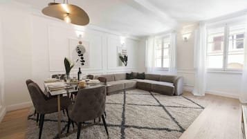 Deluxe Apartment | Living area