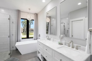 House, Berbilang Katil (1130 Abbeville Court) | Bilik Mandi