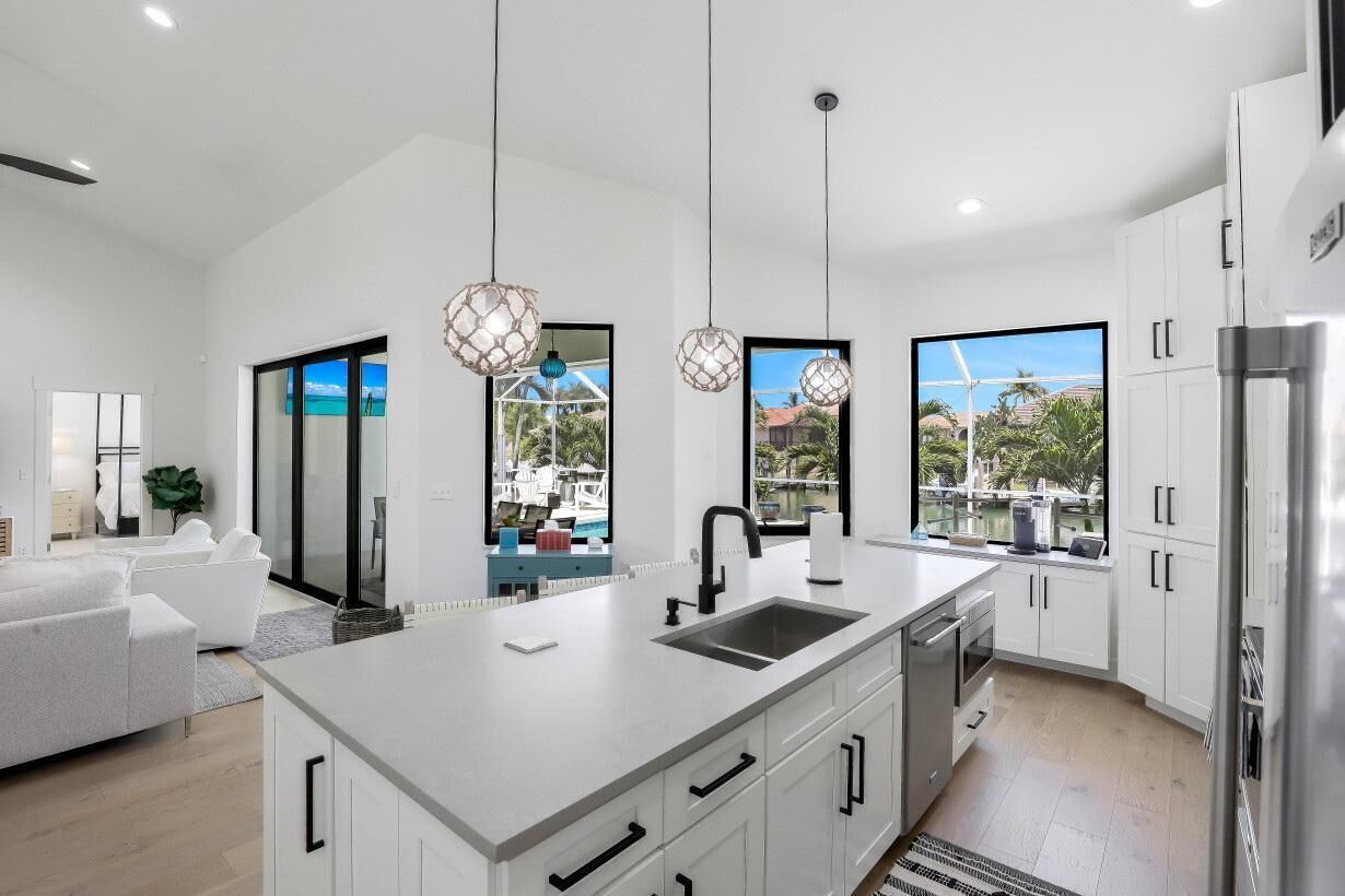 House, Multiple Beds (1130 Abbeville Court) | Private kitchen