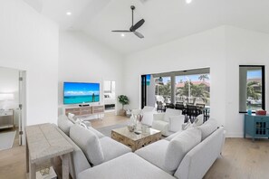 Nhà, nhiều giường (1130 Abbeville Court) | Khu phòng khách