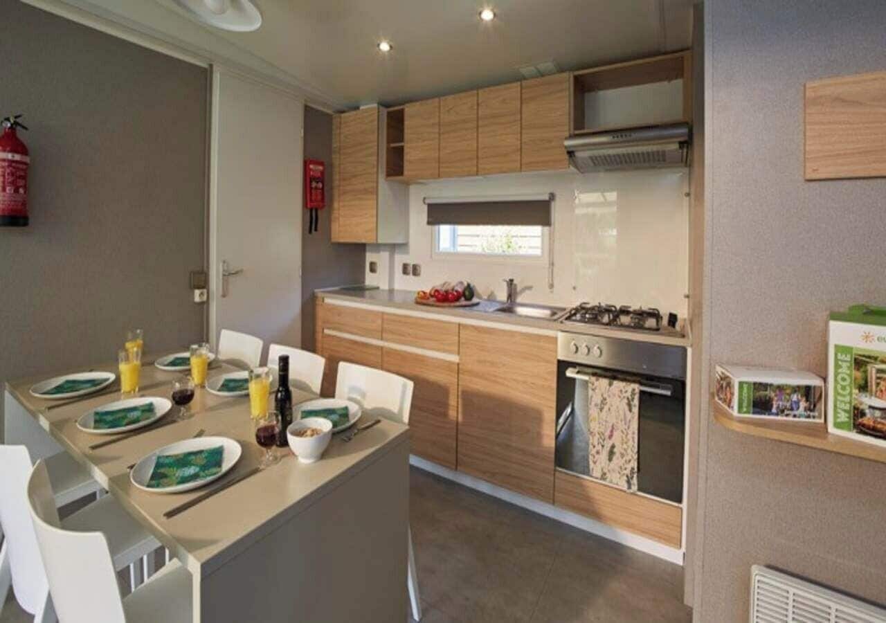 Premium Mobile Home, 3 Bedrooms | Private kitchen