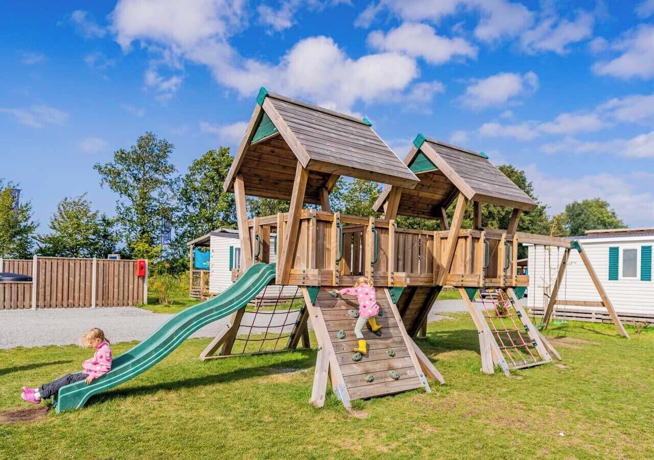 Khu vui chơi trẻ em - ngoài trời