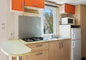 Mobile Home Confort, 2 chambres | Cuisine privée