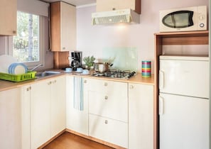 Classic Mobile Home, 2 Bedrooms | Private kitchen