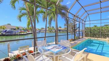 Casa, letti multipli (SW exposure home on wide canal with p) | Piscina | Una piscina riscaldata