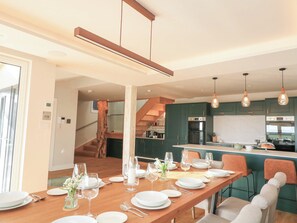 Dining - Oakleigh (Totnes)