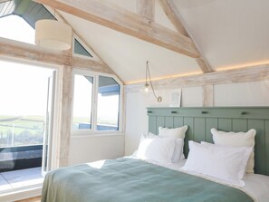 5 quartos, individualmente decorados, individualmente mobiliados