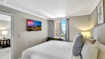 Condo, 1 King Bed with Sofa bed (Lavish beachfront condo with rooftop ) | 1 bedroom