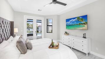 House, Multiple Beds (Marco Coastal Luxury | Pool, Spa and )