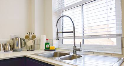 Old Silk - 2-bed Apartment by CovStays