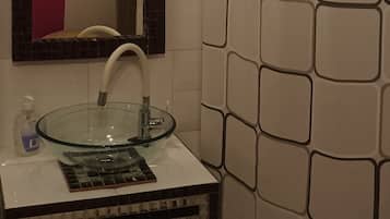 Dusche, Handtücher, Seife, Toilettenpapier