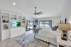 House, Multiple Beds (Direct boating access waterfront home)