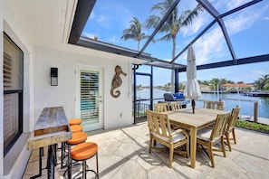 Ferienhaus, Mehrere Betten (Direct boating access waterfront home) | Speisen im Freien
