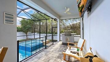 Nhà, nhiều giường (Pet-friendly home near shops with poo) | Hồ bơi | Hồ bơi nước nóng