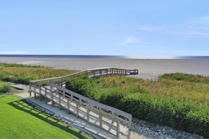 Apartment, Mehrere Betten (Rare beachfront condo with pool, soci) | Strand