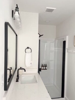 Hair dryer, towels - Spacious 4BR Home, Central Georgetown Location! (Georgetown)