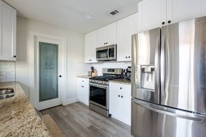 Fridge, microwave, oven, stovetop - Spacious 4BR Home, Central Georgetown Location! (Georgetown)