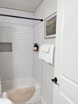 Hair dryer, towels - Spacious 4BR Home, Central Georgetown Location! (Georgetown)