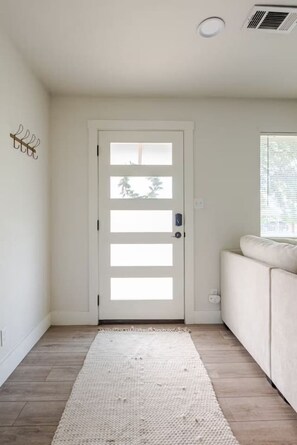 Interior - Spacious 4BR Home, Central Georgetown Location! (Georgetown)