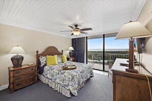 Condo, 1 Queen Bed with Sofa bed (Beachfront condo with pool/gym/grills) - Beachfront Condo With Pool/gym/grills/pickleball (Marco Island)