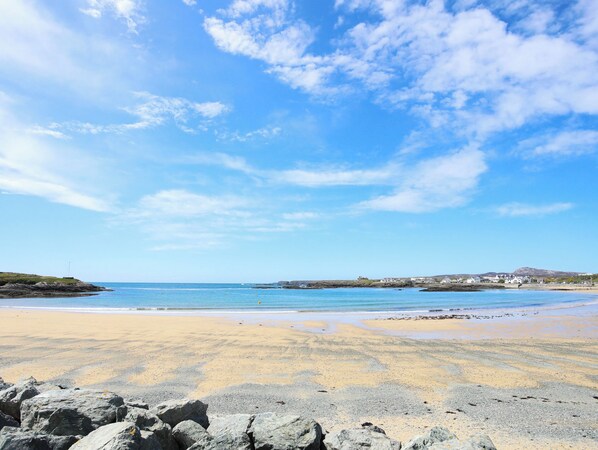 Una playa cerca