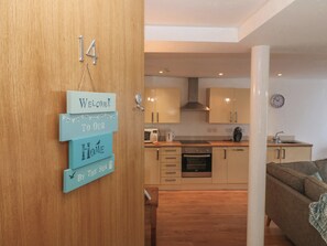 Cookware/dishes/utensils - Beach Court Hideaway (Holyhead)