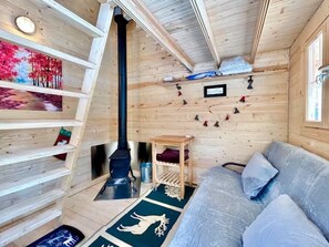 Living area - Anastasia’s Domain 5, Farm stay, off grid cabin in a beautiful forest! (Alexandria)