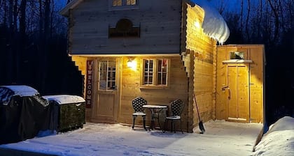 Anastasia’s Domain 5, Farm stay, off grid cabin in a beautiful forest!